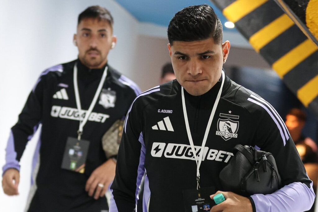 Jugadores de Colo-Colo cabizbajos.