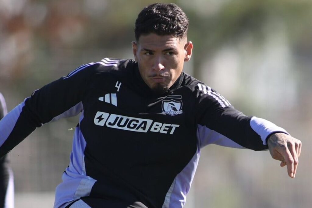 Alan Saldivia durante un entrenamiento de Colo-Colo.