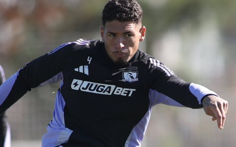 Alan Saldivia durante un entrenamiento de Colo-Colo.