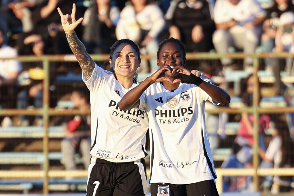 Acuña y Valencia celebrando sus goles.