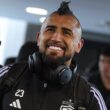 Primer plano de Arturo Vidal sonriente.