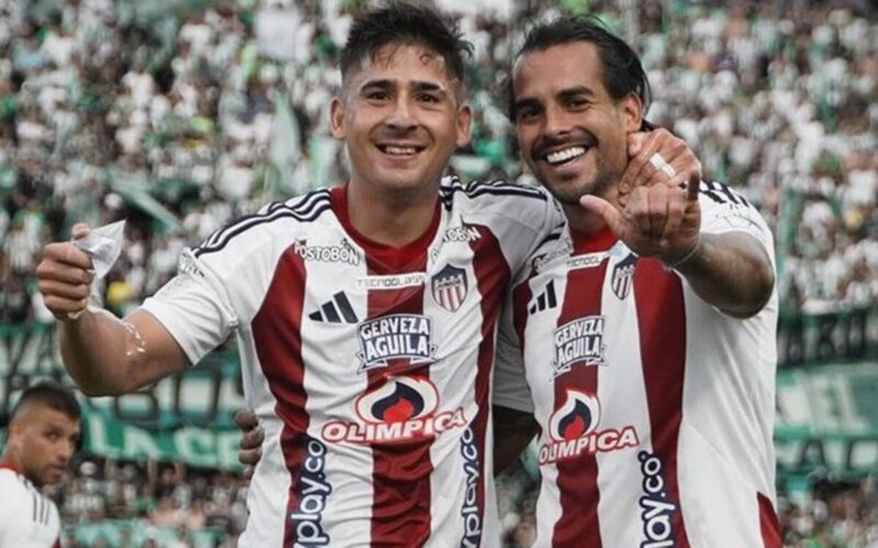 Guillermo Paiva celebrando el triunfo de Junior de Barranquilla sobre Atlético Nacional.