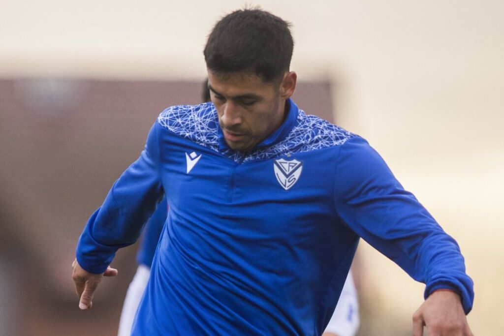 Primer plano de Claudio Baeza entrenando en Vélez Sarsfield.