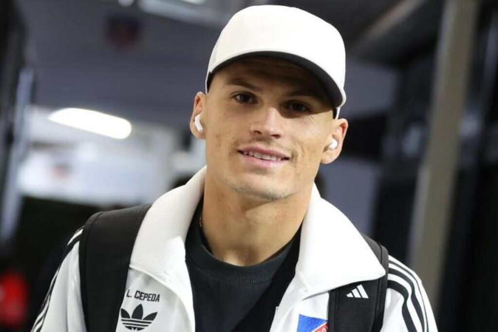 Primer plano de Lucas Cepeda sonriendo.