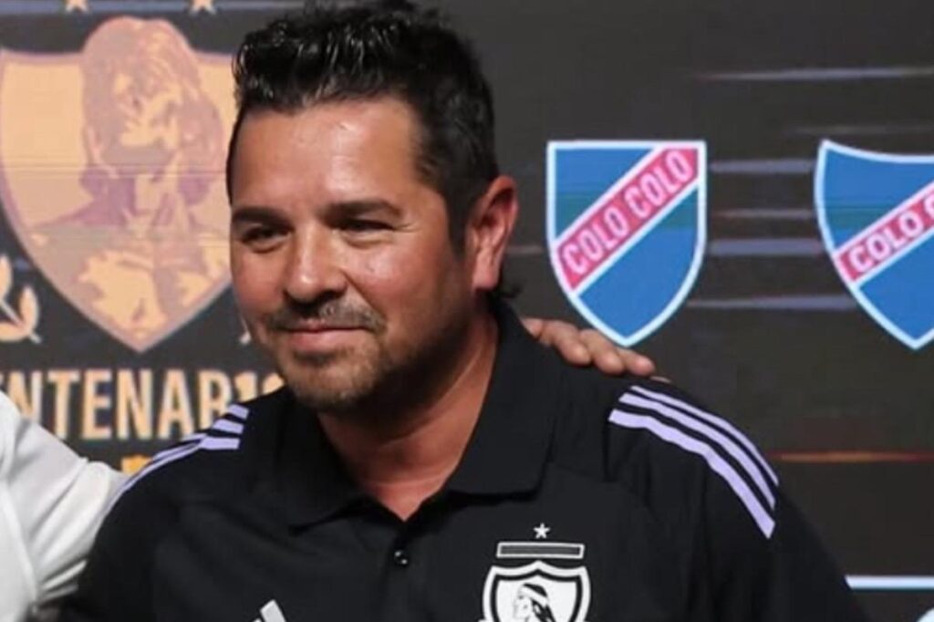 Héctor Tapia en su presentación como jefe de las divisiones inferiores de Colo-Colo en el Estadio Monumental.