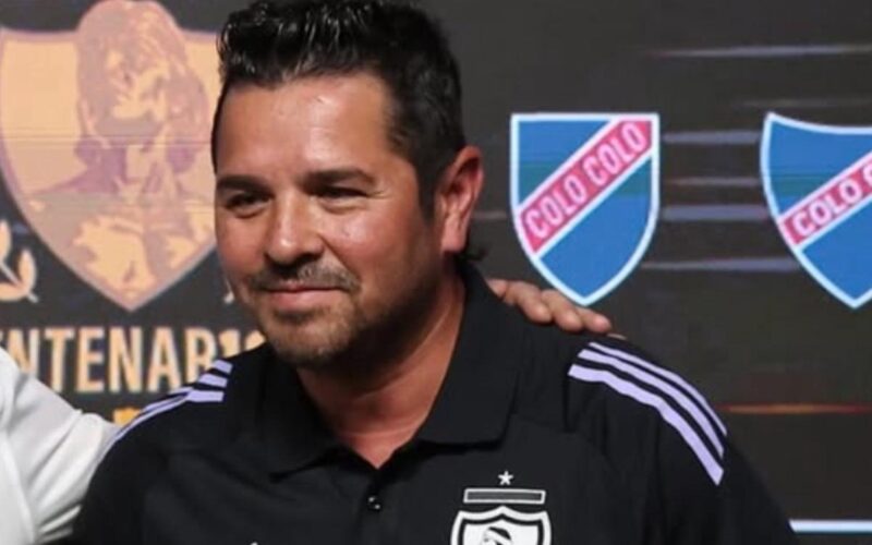 Héctor Tapia en su presentación como jefe de las divisiones inferiores de Colo-Colo en el Estadio Monumental.