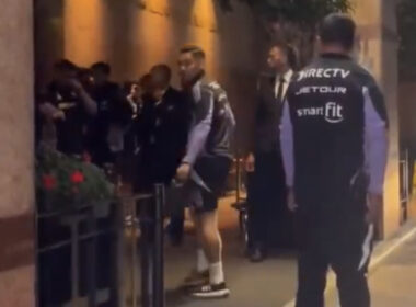 Captura de pantalla sobre video de hinchas gritándole al plantel de Colo-Colo.