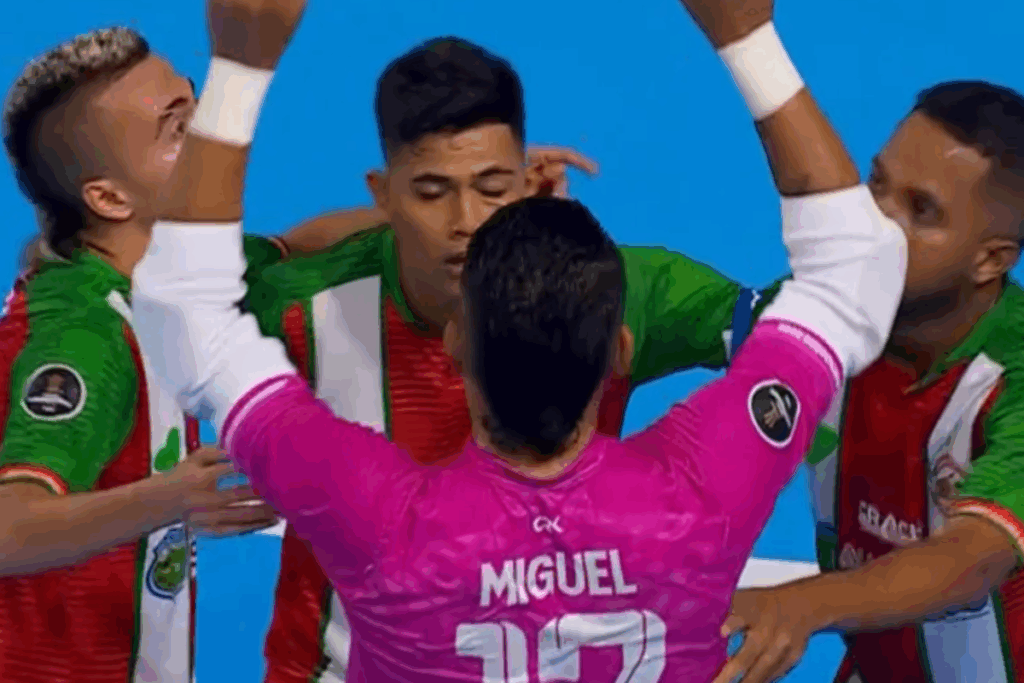 Sabaneros celebrando un gol ante Colo-Colo Futsal.
