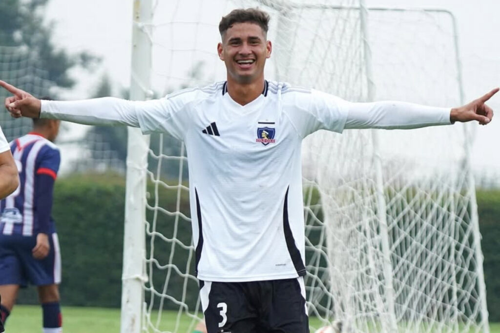 José Durán celebrando un gol por Colo-Colo en la Copa Futuro Sub 20.