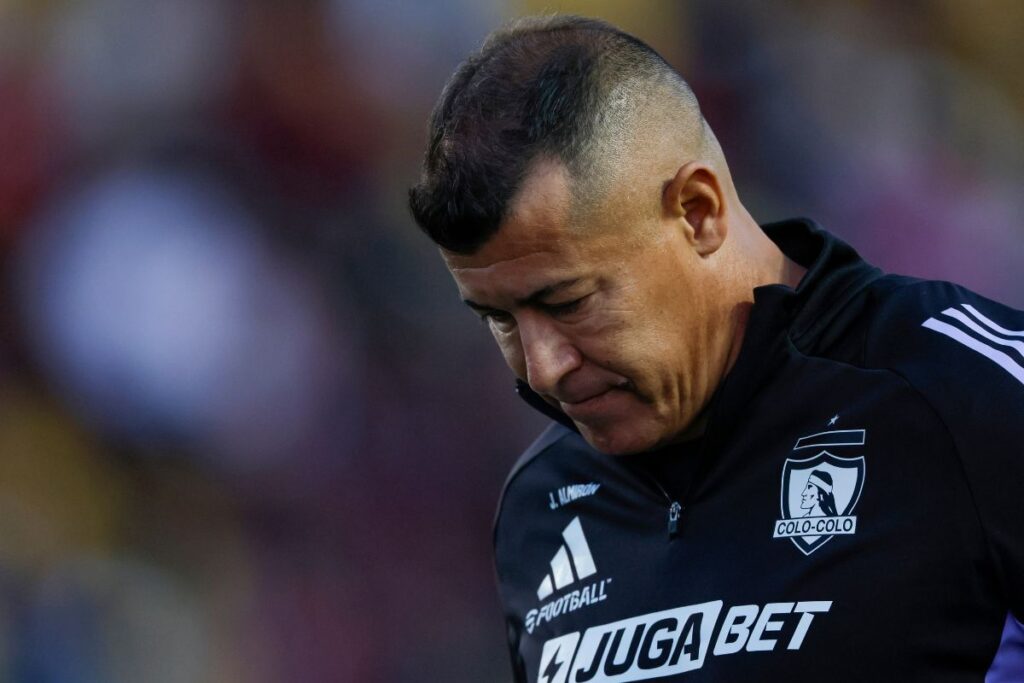 Jorge Almirón deberá ajustar varios aspectos, incluso el trabajo de definición en las pelotas paradas de Colo-Colo. 