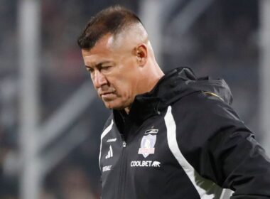 A pesar de las definiciones de las autoridades del club, Jorge Almirón no habría llegado a un acuerdo y seguiría dirigiendo por el momento Colo-Colo.