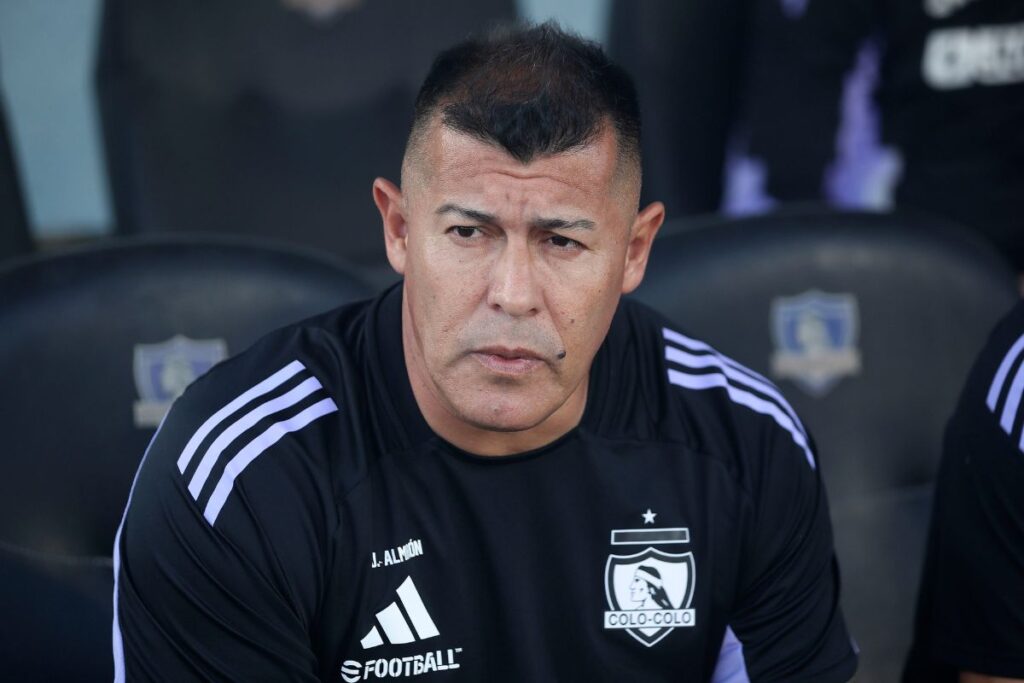 La era de Jorge Almirón llegaría a su fin con 71 partidos jugados y un rendimiento de 35 victorias, 19 empates y 17 derrotas.