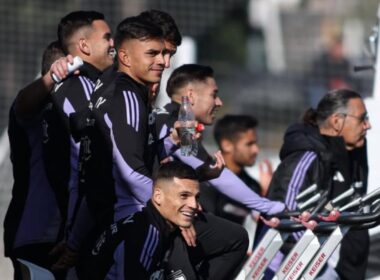 Jugadores de Colo-Colo entrenando en el Estadio Monumental antes del partido vs Unión la Calera.