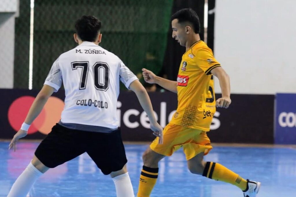 Martín Zuñiga en el partido de futsal entre Magnus vs Colo-Colo.