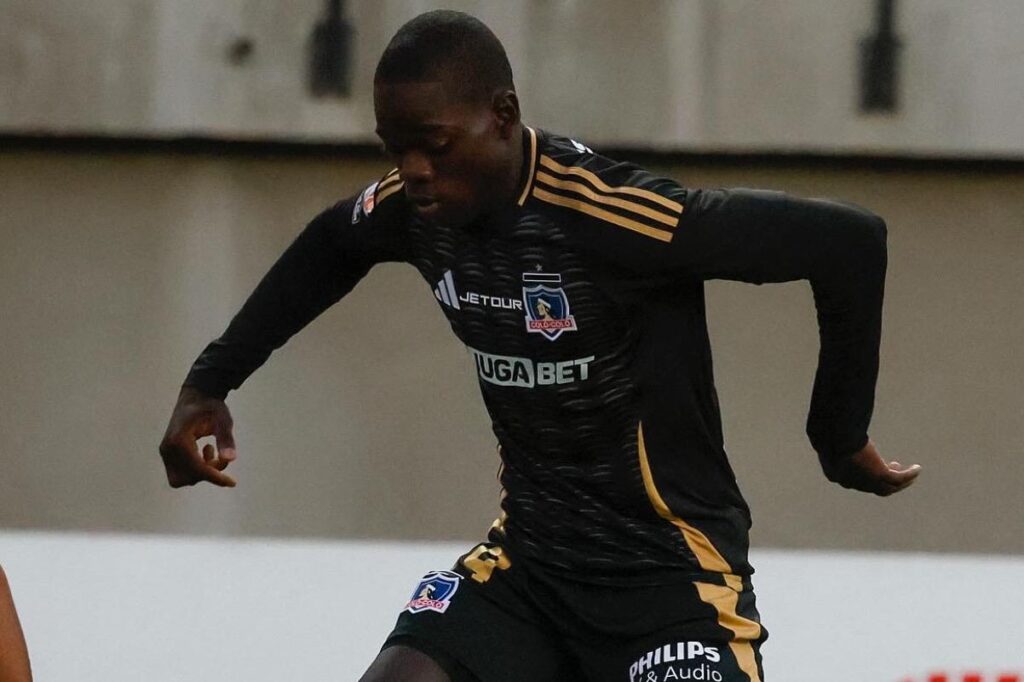 Manley Clerveaux frente a Unión San Felipe en Copa Chile, durante su debut con el primer equipo de Colo-Colo.