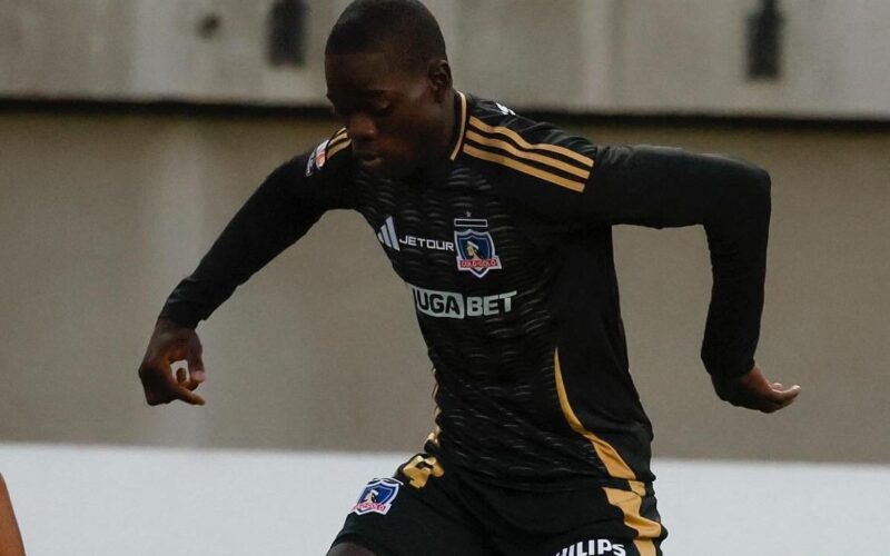 Manley Clerveaux frente a Unión San Felipe en Copa Chile, durante su debut con el primer equipo de Colo-Colo.