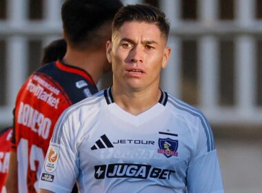 Óscar Opazo con la camiseta de Colo-Colo en el partido vs Deportes Limache.