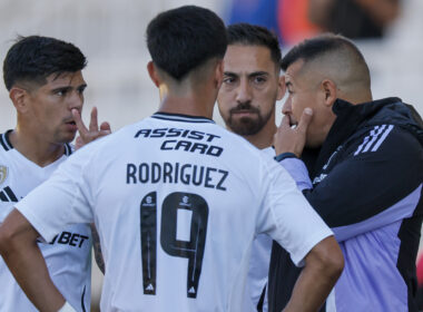 Futbol, Deportes Limache vs Colo Colo. Fecha 10, Liga de Primera 2025. El entrenador de Colo Colo Jorge Almiron es fotografiado durante un partido de primera division contra Deportes Limache disputado en el estadio Bicentenario Lucio Farina de Quillota, Chile. 02/05/2025 Andres Pina/Photosport Football, Deportes Limache vs Colo Colo. 10th turn, 2025 First Division League. Colo Colo’s head coach Jorge Almiron is pictured during a first division match against Deportes Limache at the Bicentenario Lucio Farina stadium in Quillota, Chile. 02/05/2025 Andres Pina/Photosport