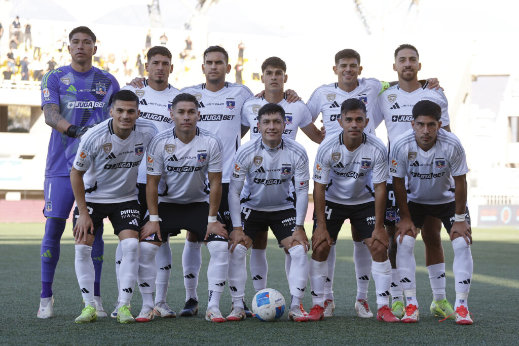 Futbol, Deportes Limache vs Colo Colo. Fecha 10, campeonato Nacional 2025. La formación de Colo Colo posa durante el partido de primera division contra Deportes Limache realizado en el estadio Lucio Farina de Quillota, Chile. 02/05/2025 Raul Zamora/Photosport Football, Deportes Limache vs Colo Colo. 10th round, 2025 National Championship. Colo Colo’s team pose during the first division match against Deportes Limache at the Lucio Farina stadium in Quillota, Chile. 02/05/2025 Raul Zamora/Photosport