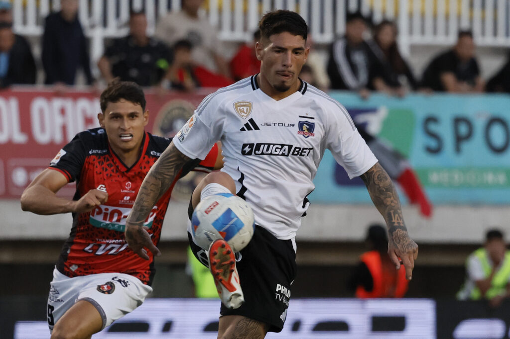 Futbol, Deportes Limache vs Colo Colo. Fecha 10, Liga de Primera 2025. El jugador de Colo Colo Alan Saldivia es fotografiado durante un partido de primera division contra Deportes Limache disputado en el estadio Bicentenario Lucio Farina de Quillota, Chile. 02/05/2025 Andres Pina/Photosport Football, Deportes Limache vs Colo Colo. 10th turn, 2025 First Division League. Colo Colo’s player Alan Saldivia is pictured during a first division match against Deportes Limache at the Bicentenario Lucio Farina stadium in Quillota, Chile. 02/05/2025 Andres Pina/Photosport