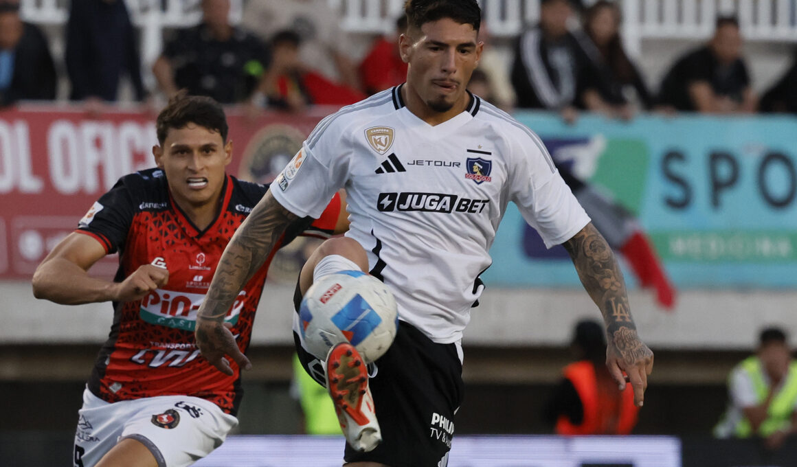 Futbol, Deportes Limache vs Colo Colo. Fecha 10, Liga de Primera 2025. El jugador de Colo Colo Alan Saldivia es fotografiado durante un partido de primera division contra Deportes Limache disputado en el estadio Bicentenario Lucio Farina de Quillota, Chile. 02/05/2025 Andres Pina/Photosport Football, Deportes Limache vs Colo Colo. 10th turn, 2025 First Division League. Colo Colo’s player Alan Saldivia is pictured during a first division match against Deportes Limache at the Bicentenario Lucio Farina stadium in Quillota, Chile. 02/05/2025 Andres Pina/Photosport