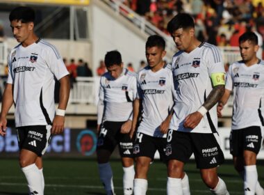 Los jugadores de Colo-Colo cabizbajos tras perder contra Limache.
