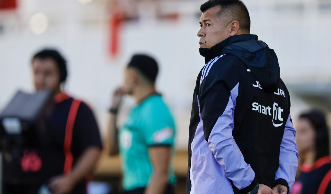 Jorge Almirón durante el partido contra Limache.