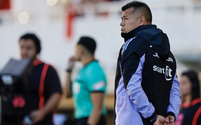 Jorge Almirón durante el partido contra Limache.