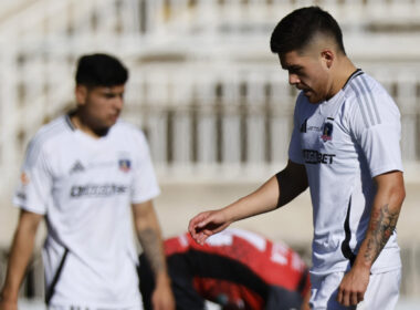 Jugadores de Colo-Colo cabizbajos.