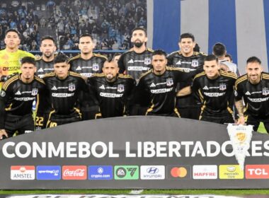 Formación de Colo-Colo ante Racing.