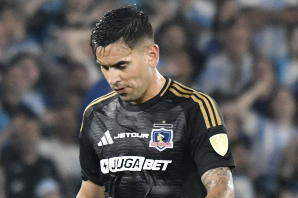 Sebastián Vegas con la camiseta de Colo-Colo.