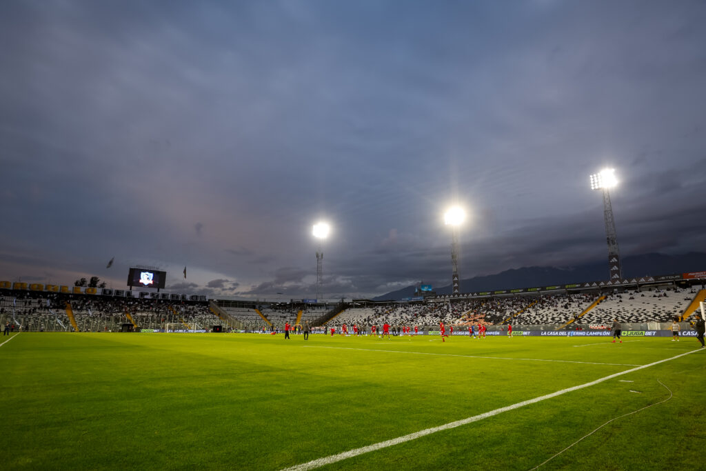 Futbol, Colo-Colo vs Nublense
Fecha 11, Liga de Primera 2025.
Los hinchas de Colo Colo, son fotografiados durante el partido de primera division disputado en el Estadio Monumental Davis Arellano, en Santiago de Chile.
19/05/2025
Pepe Alvujar/Photosport

Football, Colo Colo vs Nublense
11th turn, Division League 2025.
Colo Colo’s fans are pictured during the first division match at the Monumental Davis Arellano Stadium, in Santiago, Chile.
19/05/2025
Pepe Alvujar/Photosport