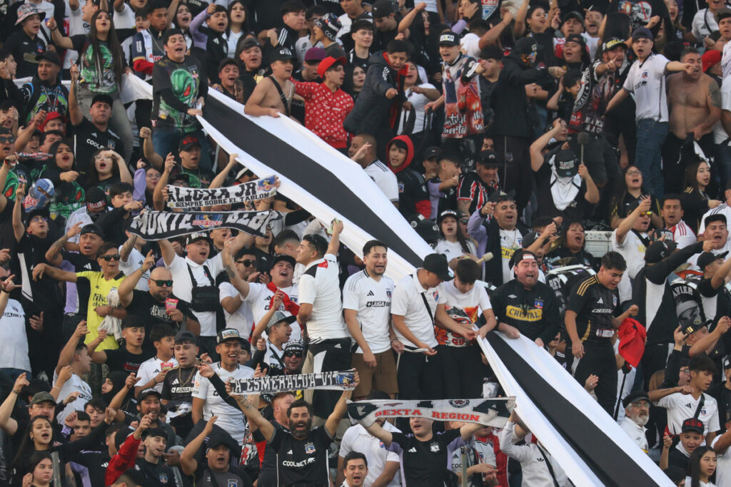 Garra Blanca en el Estadio Monumental.