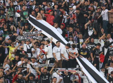 Garra Blanca en el Estadio Monumental.