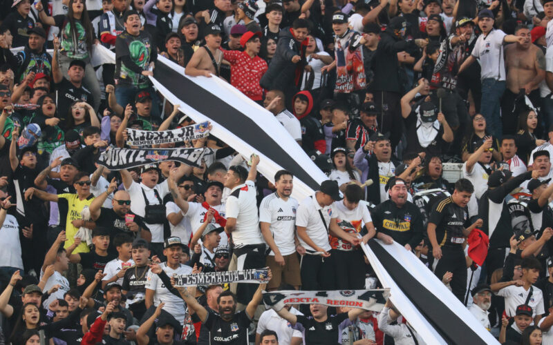 Garra Blanca en el Estadio Monumental.