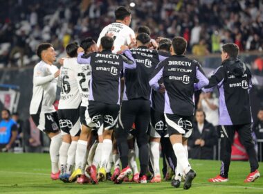 Los jugadores de Colo-Colo festejando un gol.