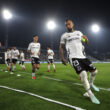 Jugadores de Colo-Colo calentando en la cancha del Estadio Monumental.