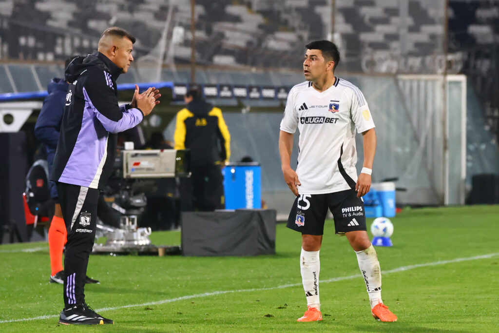 Futbol, Colo Colo vs Atletico Bucaramanga.
Fase de grupos, Copa Libertadores 2025.
El entrenador de Colo Colo Jorge Almiron es fotografiado durante el partido de copa libertadores por el grupo E contra Atletico Bucaramanga disputado en el estadio Monumental en Santiago, Chile.
29/05/2025
Jonnathan Oyarzun/Photosport

Football, Colo Colo vs Atletico Bucaramanga.
Group stage, Copa Libertadores 2025.
Colo Colo’s head coach Jorge Almiron is pictured during the copa libertadores match for group E against Atletico Bucaramanga at the Monumental stadium in Santiago, Chile.
29/05/2025
Jonnathan Oyarzun/Photosport. Johnny Herrera.