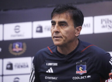 Futbol, Conferencia de prensa entrenador Colo Colo. El entrenador de Colo Colo, Gustavo Quinteros, es fotografiado durante la conferencia de prensa previo al partido contra Everton por el campeonato nacional 2023. 04/08/2023 Jonnathan Oyarzun/Photosport Football, Colo Colo head coach press. The Colo Colo head coach, Gustavo Quinteros, is photographed during the press conference prior to the match against Everton at the 2023 national championship. 04/08/2023 Jonnathan Oyarzun/Photosport