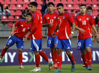 Jugadores de La Roja Sub 20 en cancha.