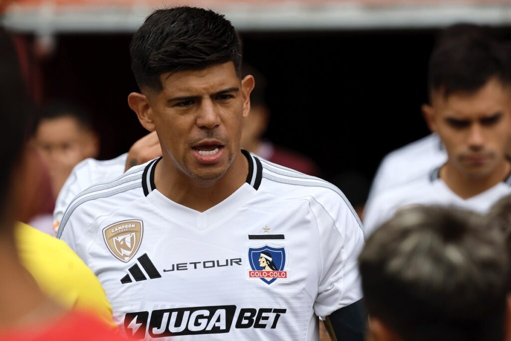 Esteban Pavez en un partido por Colo-Colo.