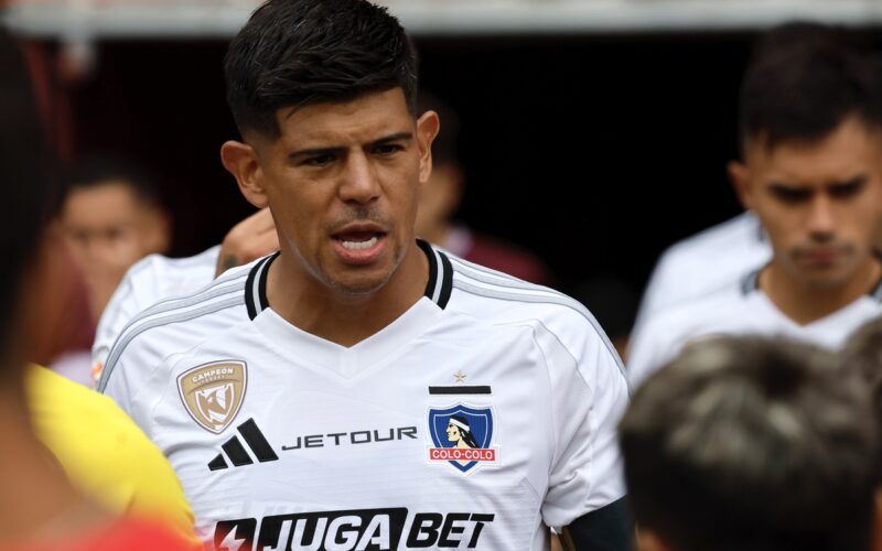 Esteban Pavez en un partido por Colo-Colo.