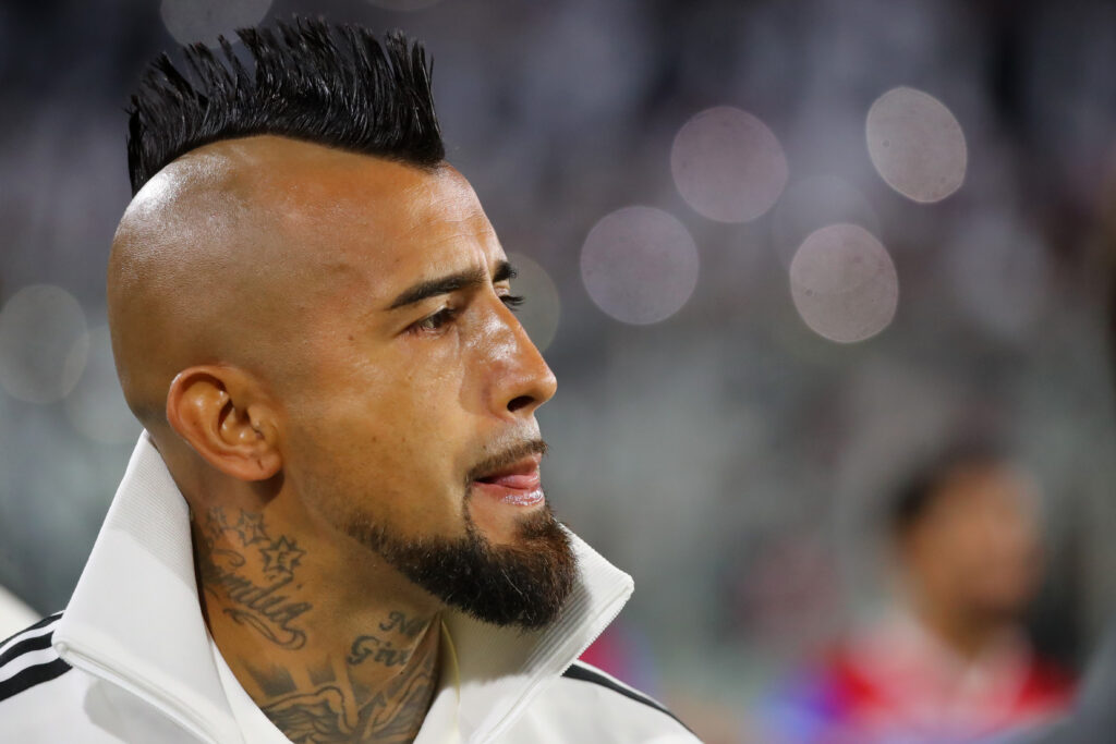 Futbol, Colo Colo vs Fortaleza. Fase de grupos, Copa Libertadores 2025. El jugador de Colo Colo Arturo Vidal es fotografiado durante el partido de copa libertadores por el grupo E contra Fortaleza disputado en el estadio Monumental en Santiago, Chile. 10/04/2024 Jonnathan Oyarzun/Photosport Football, Colo Colo vs Fortaleza. Group stage, Copa Libertadores 2025. Colo Colo’s player Arturo Vidal is pictured during the copa libertadores match for group E against Fortaleza at the Monumental stadium in Santiago, Chile. 10/04/2024 Jonnathan Oyarzun/Photosport