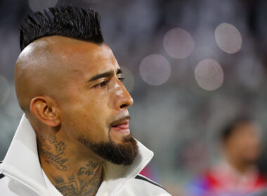 Futbol, Colo Colo vs Fortaleza. Fase de grupos, Copa Libertadores 2025. El jugador de Colo Colo Arturo Vidal es fotografiado durante el partido de copa libertadores por el grupo E contra Fortaleza disputado en el estadio Monumental en Santiago, Chile. 10/04/2024 Jonnathan Oyarzun/Photosport Football, Colo Colo vs Fortaleza. Group stage, Copa Libertadores 2025. Colo Colo’s player Arturo Vidal is pictured during the copa libertadores match for group E against Fortaleza at the Monumental stadium in Santiago, Chile. 10/04/2024 Jonnathan Oyarzun/Photosport