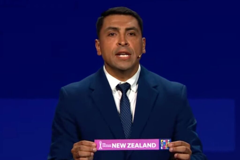 Gonzalo Jara siendo parte del Sorteo para el Mundial Sub 20 en Chile.