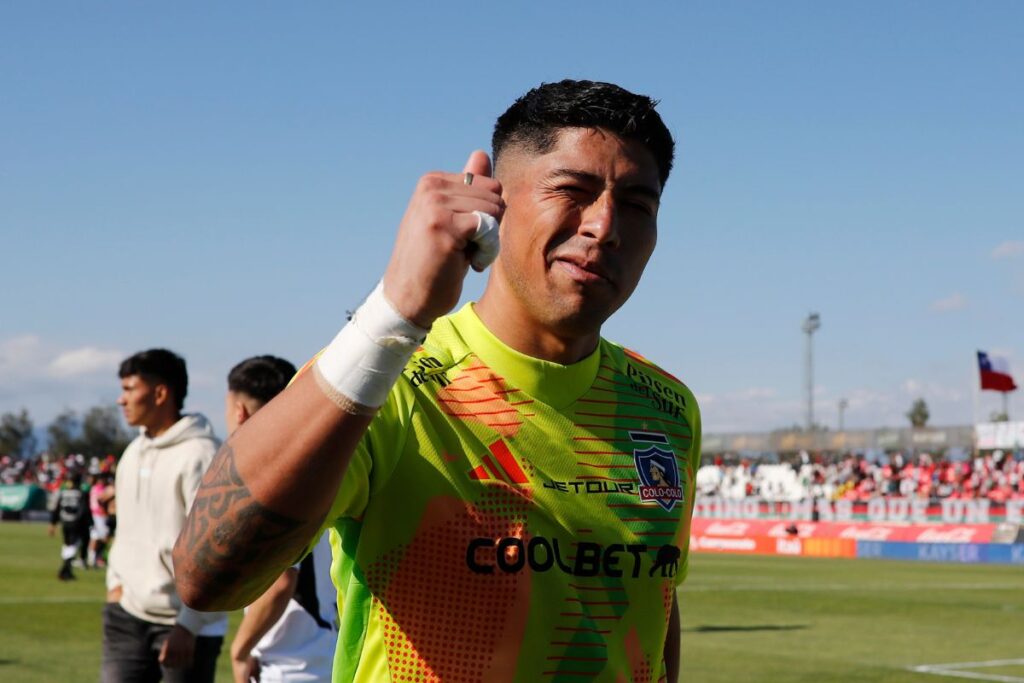 Brayan Cortés con la camiseta de Colo-Colo.