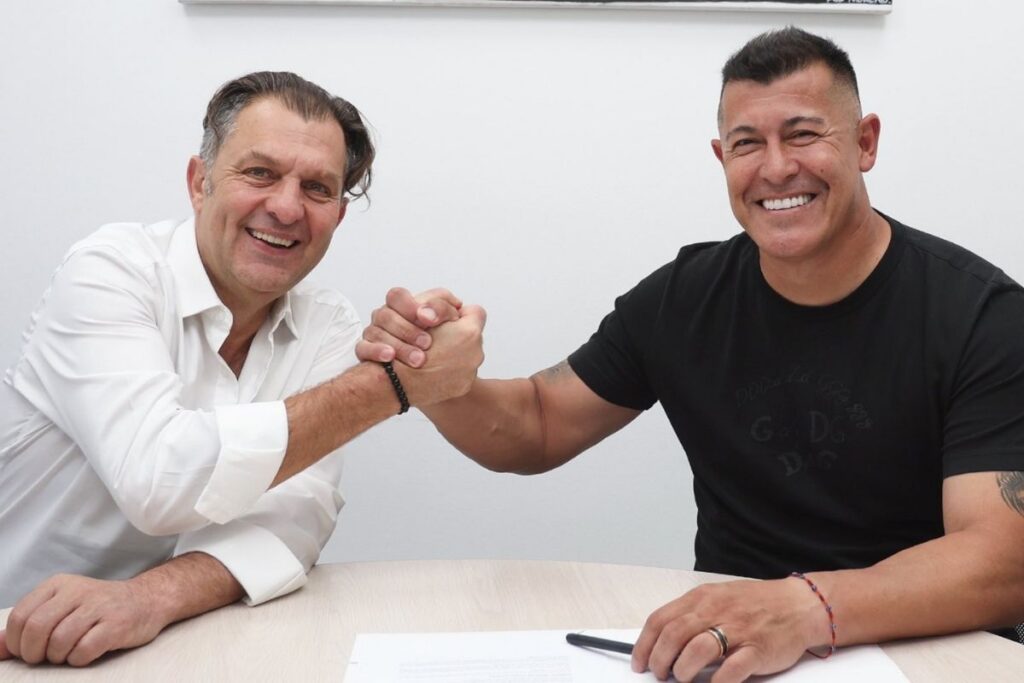 El presidente de Blanco y Negro, Aníbal Mosa y Jorge Almirón