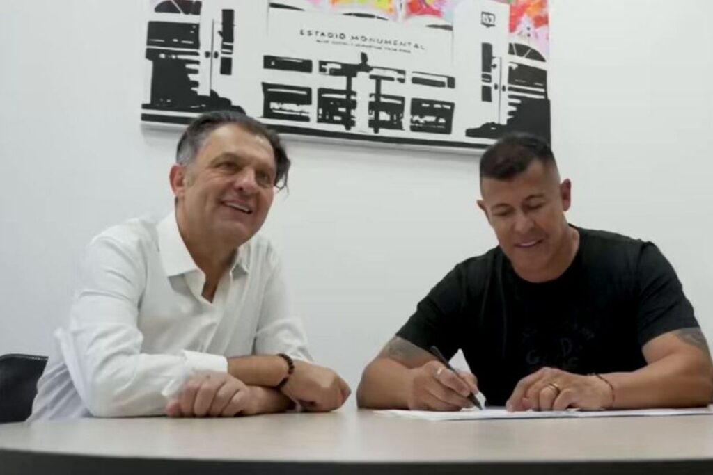 Francisco Eguiluz cuestiona a Blanco y Negro por la continuidad de Jorge Almirón