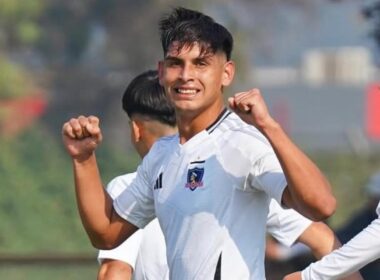 Yastin Cuevas celebrando un gol con Colo-Colo Sub-18 ante Unión Española.