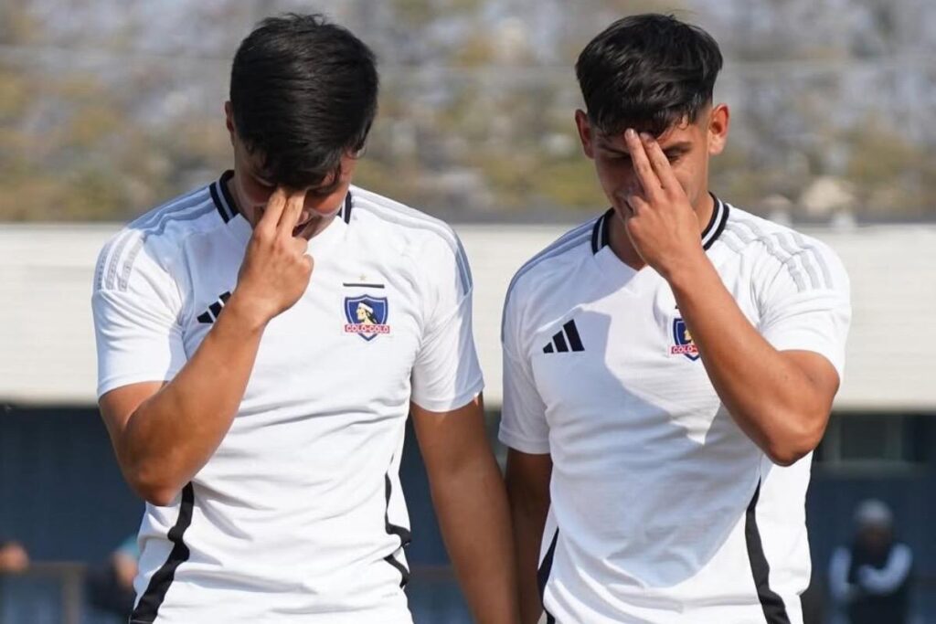 Yastin Cuevas y Bruno Torres celebrando un gol con Colo-Colo Sub-18.